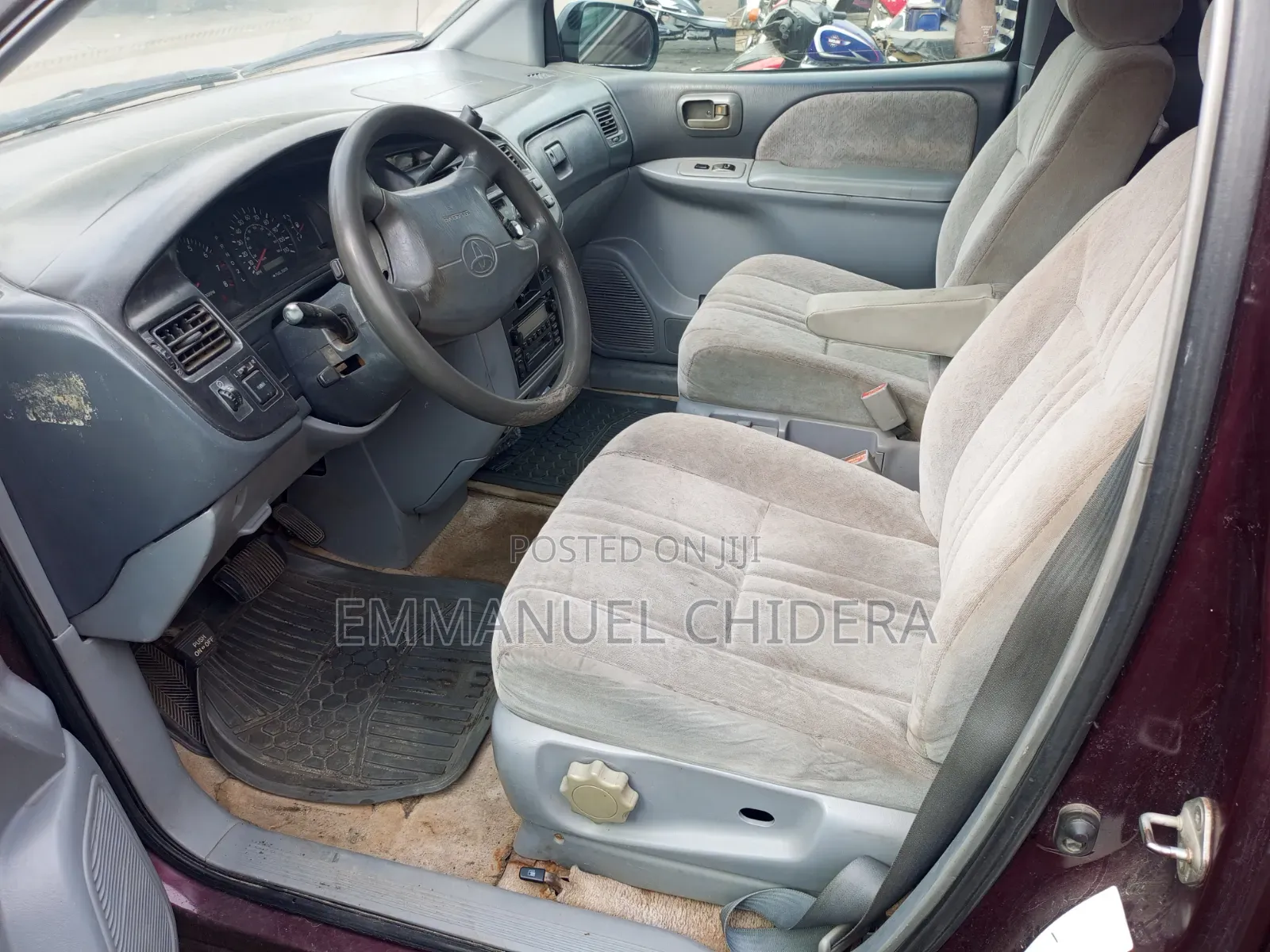 Toyota Sienna LE & 1 hatch 2000 Red
