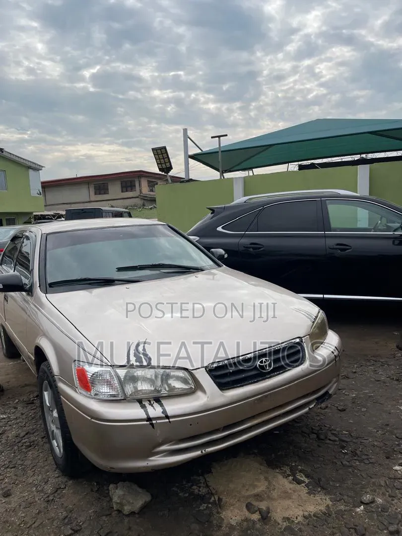Toyota Camry CE 4dr Sedan (2.2L 4cyl 4A) 2000 Gold