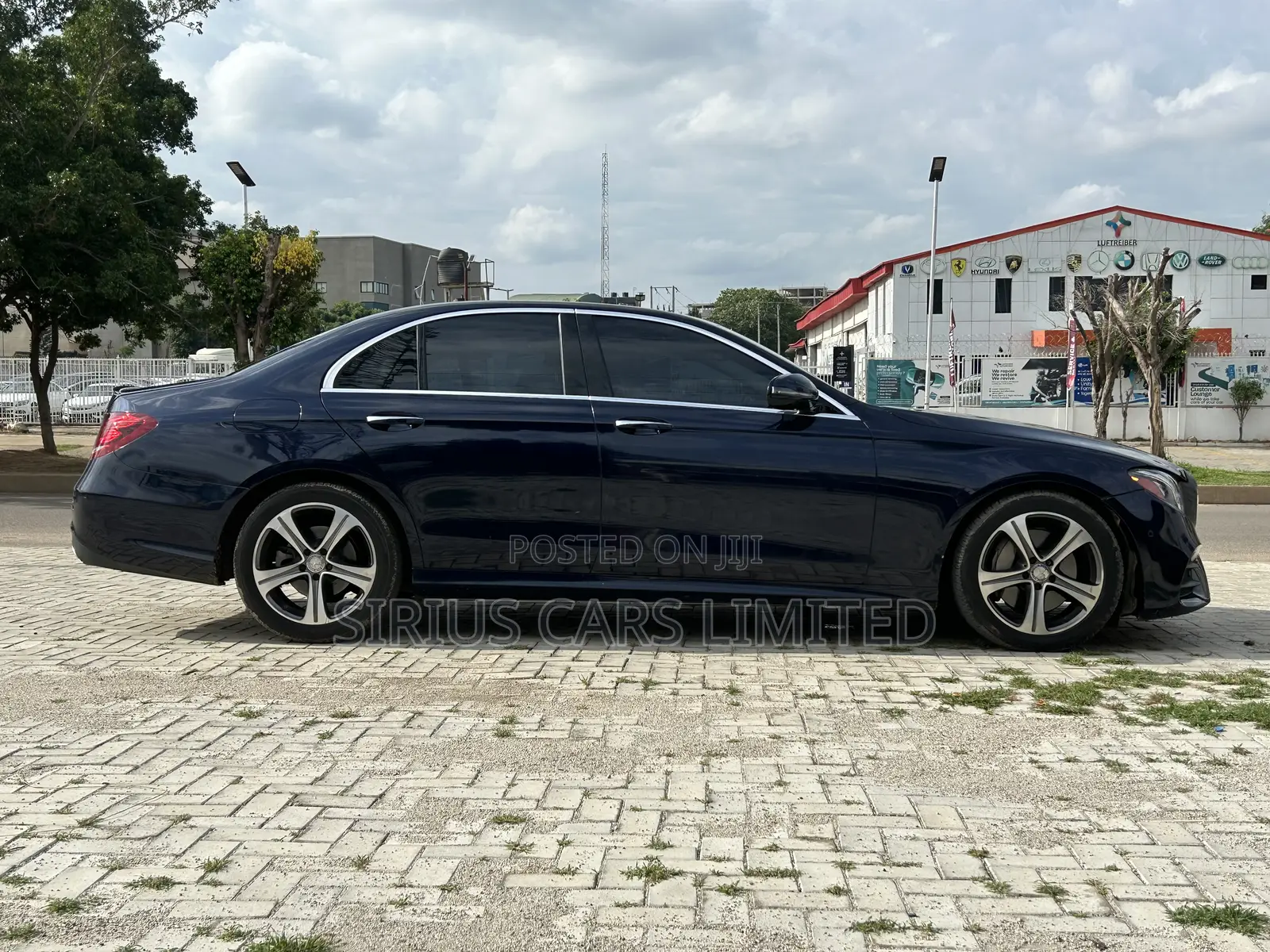 Mercedes-Benz E300 Base RWD Sedan (2.0L 4cyl 9A) 2017 Blue