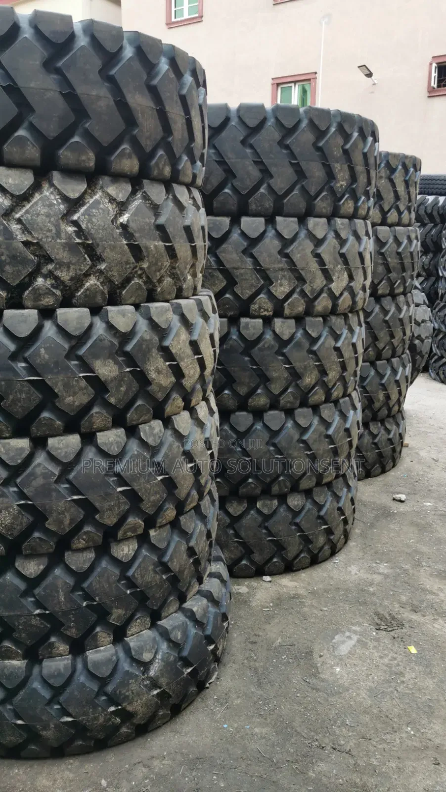 Brand New 17.5-25 Travelmaster Nylon Tyre