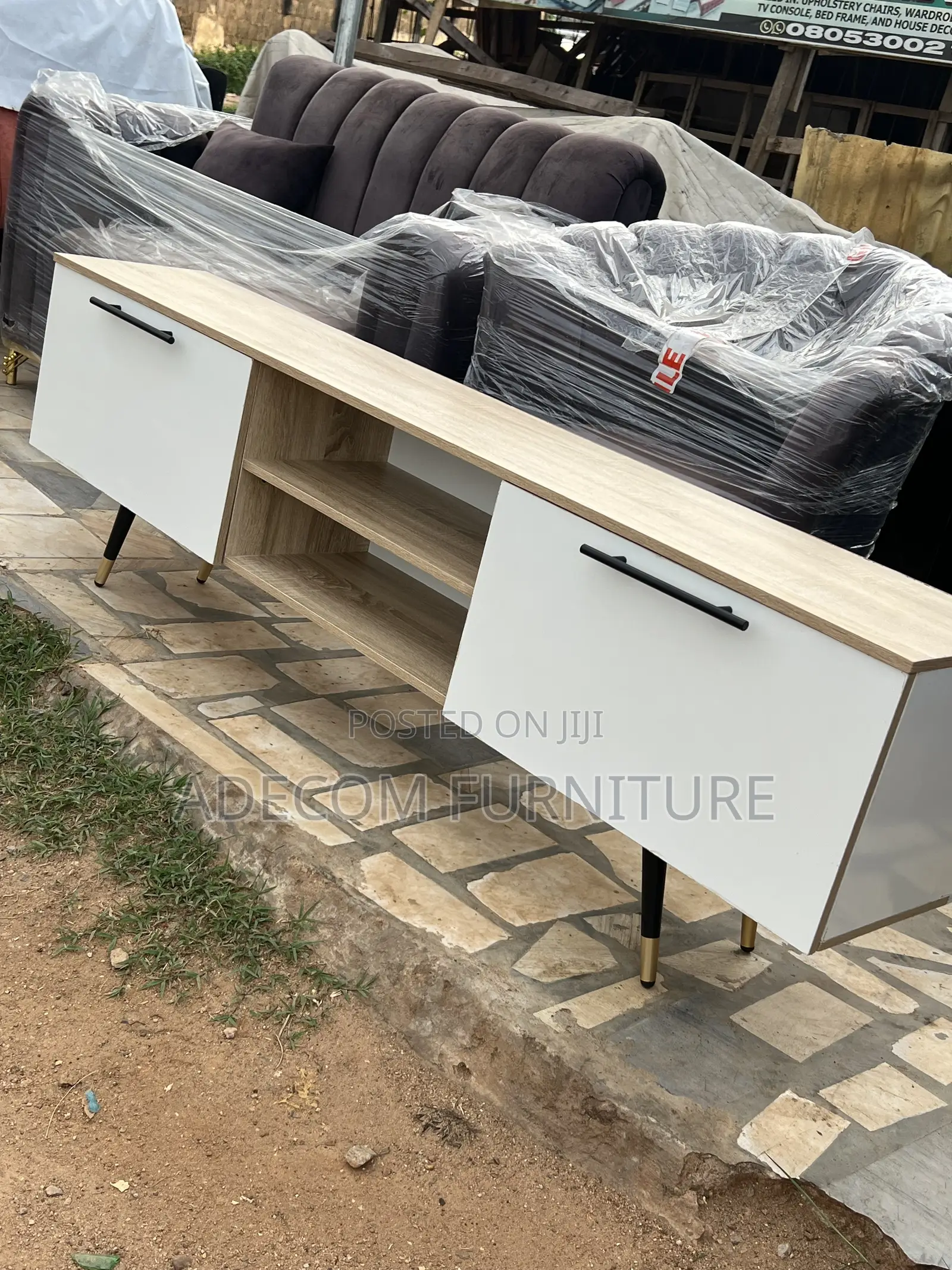 Luxury Tv Console 6ft With HDF Board Payment on Delivery