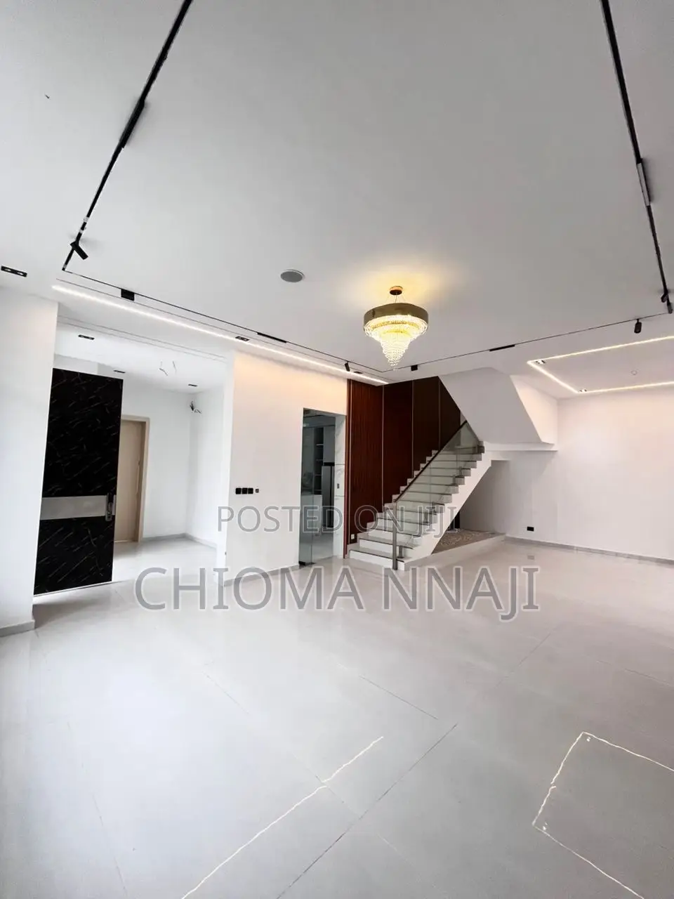 5bdrm House in Chevron for sale