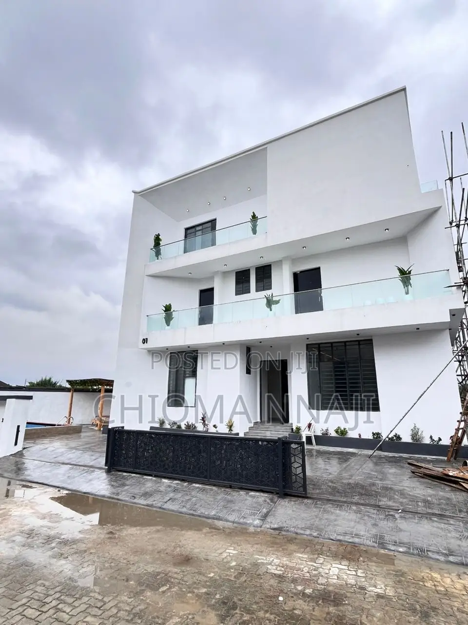 5bdrm House in Chevron for sale