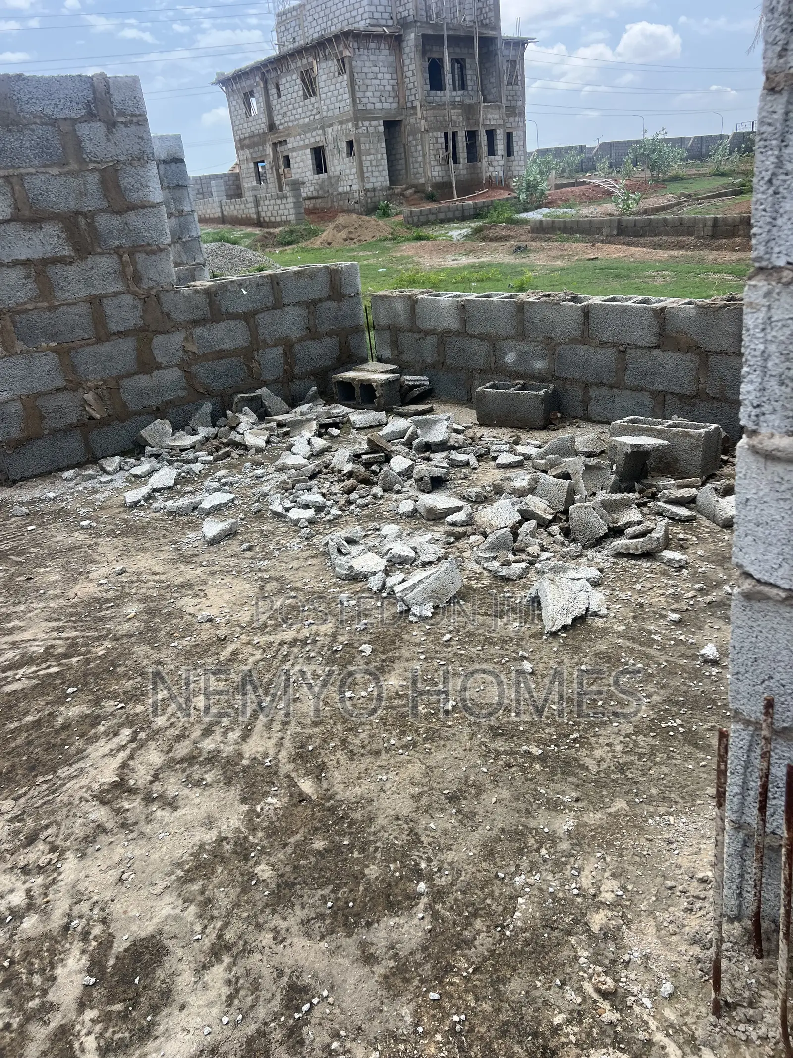 4bdrm Duplex in Lugbe for sale