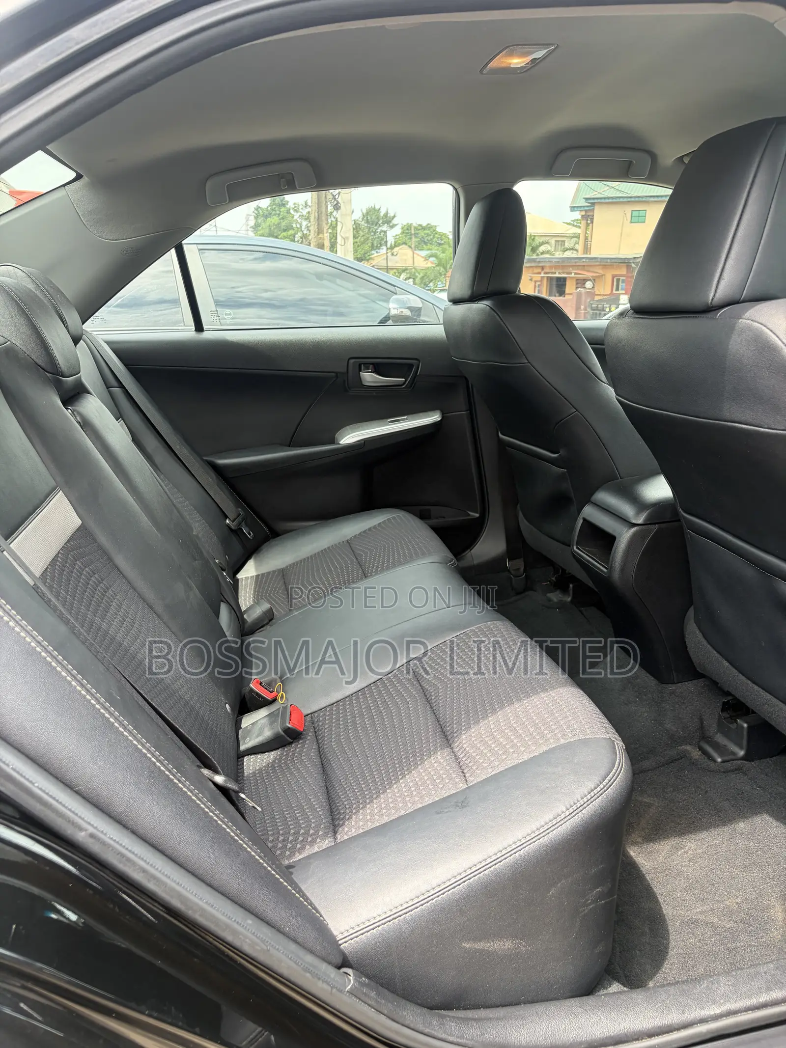 Toyota Camry SE 4dr Sedan (2.5L 4cyl 6A) 2012