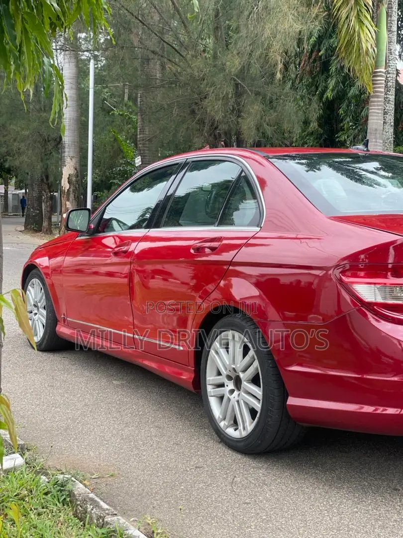Mercedes-Benz C300 2009 Red