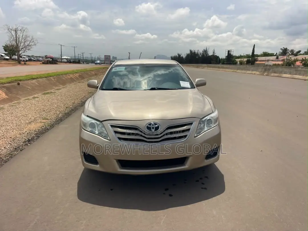 Toyota Camry LE 4dr Sedan (2.5L 4cyl 6AM) 2010 Green