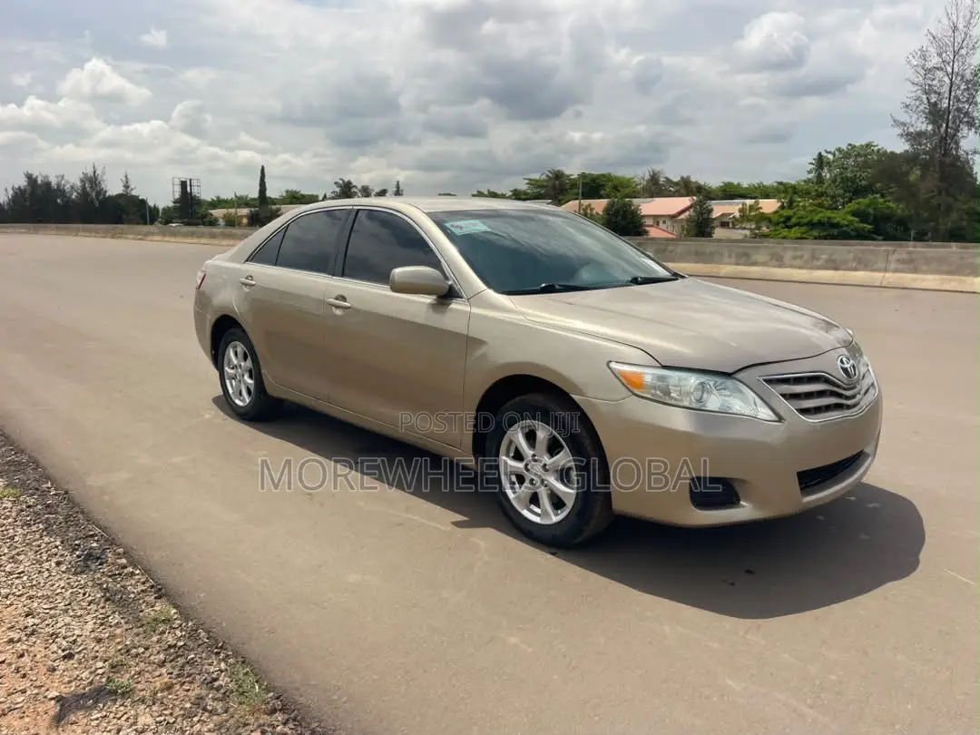 Toyota Camry LE 4dr Sedan (2.5L 4cyl 6AM) 2010 Green