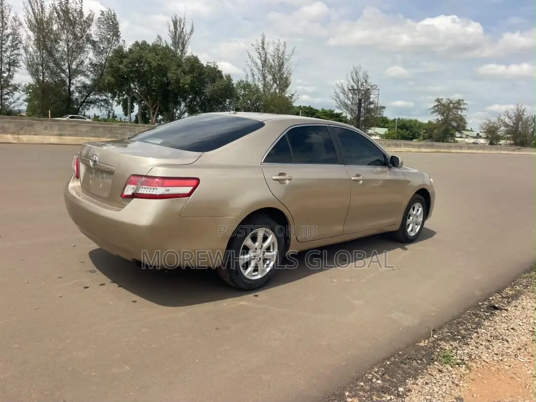Toyota Camry LE 4dr Sedan (2.5L 4cyl 6AM) 2010 Green