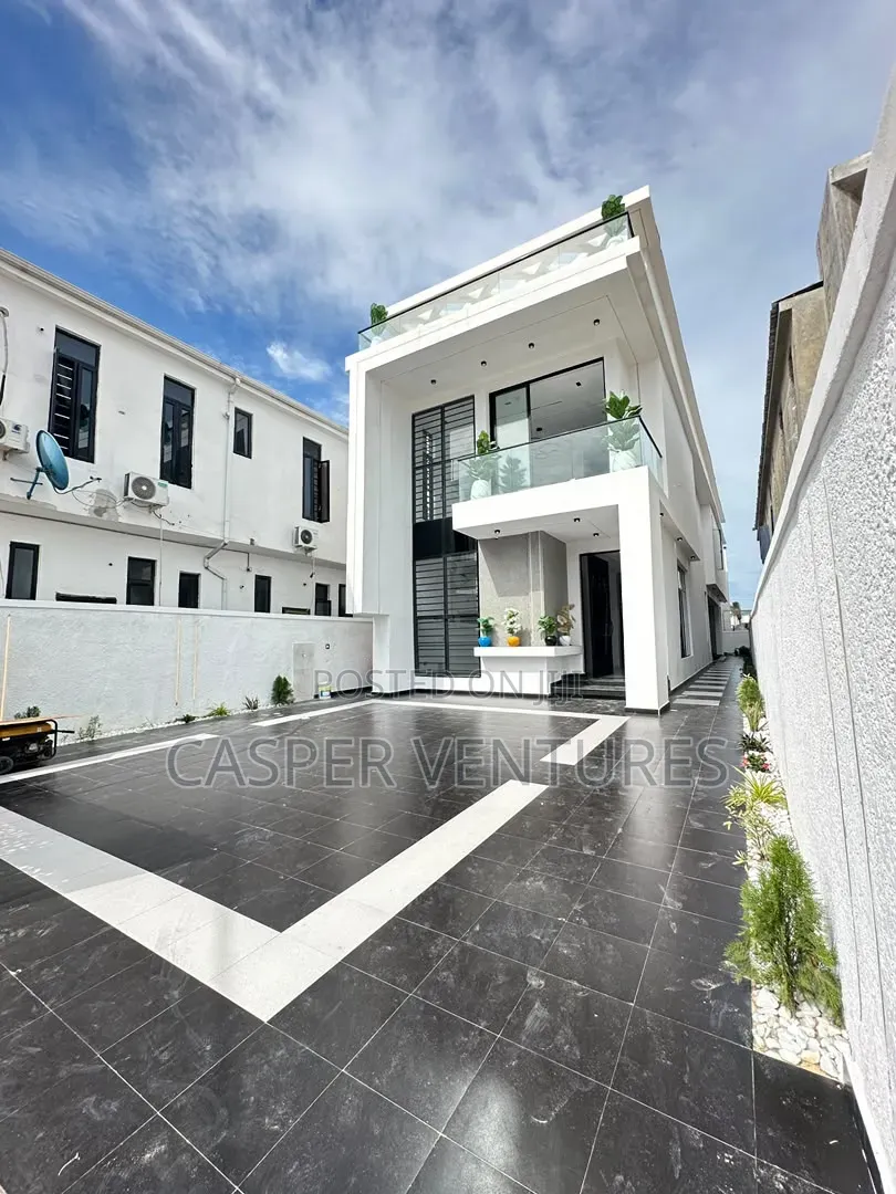 5bdrm Duplex in Villa, Ikota for sale