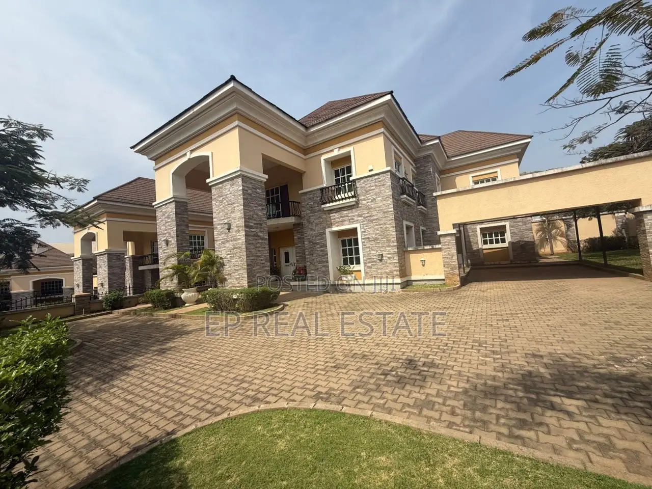 4bdrm Duplex in Maitama for sale