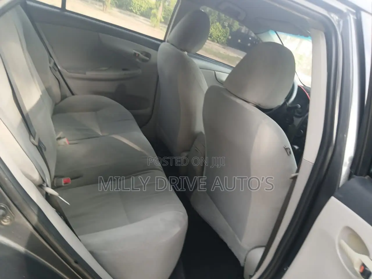 Toyota Corolla LE 4dr Sedan (1.8L 4cyl 4A) 2011 Gray