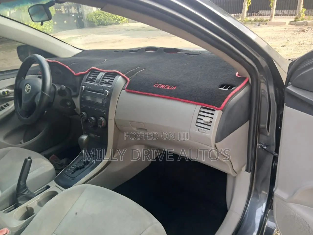 Toyota Corolla LE 4dr Sedan (1.8L 4cyl 4A) 2011 Gray