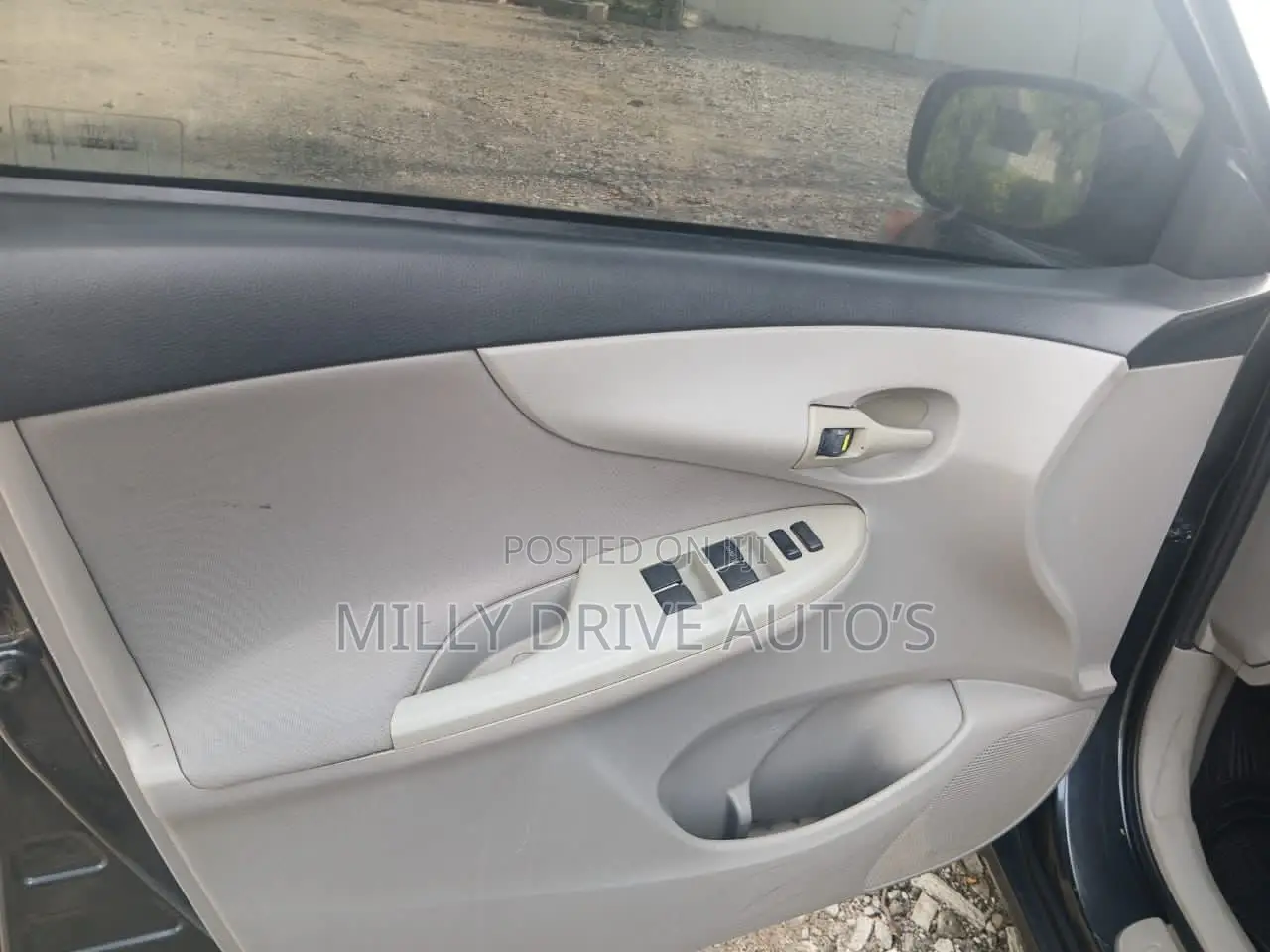 Toyota Corolla LE 4dr Sedan (1.8L 4cyl 4A) 2011 Gray