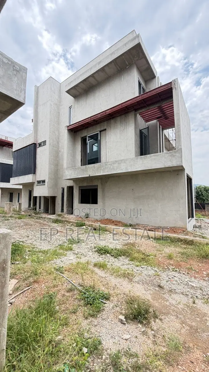 5bdrm Villa in Maitama for sale