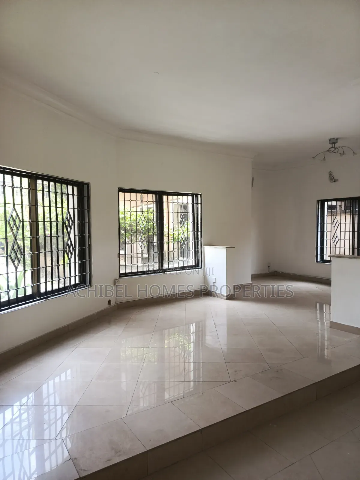 4bdrm Duplex in Off Admiralty Way, Lekki Phase 1 for rent