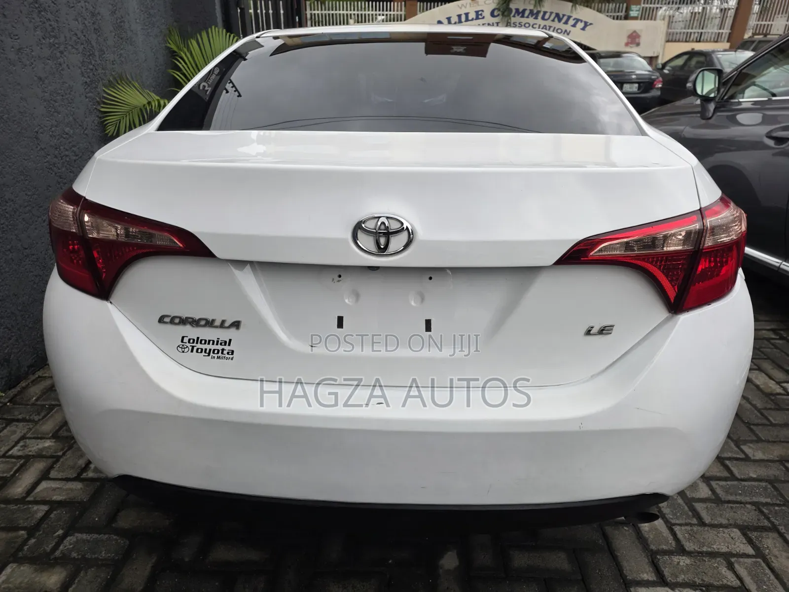 Toyota Corolla LE Eco (1.8L 4cyl 2A) 2018 White