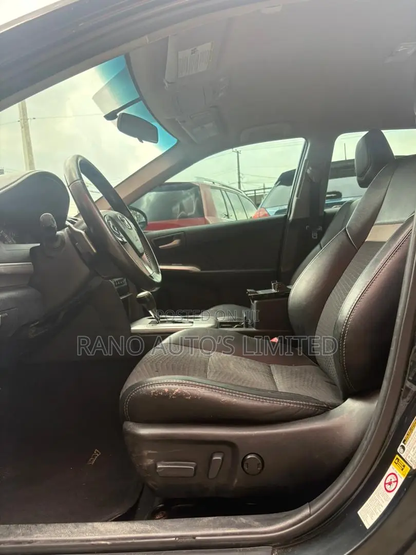 Toyota Camry SE 4dr Sedan (2.5L 4cyl 6A) 2013 Blue