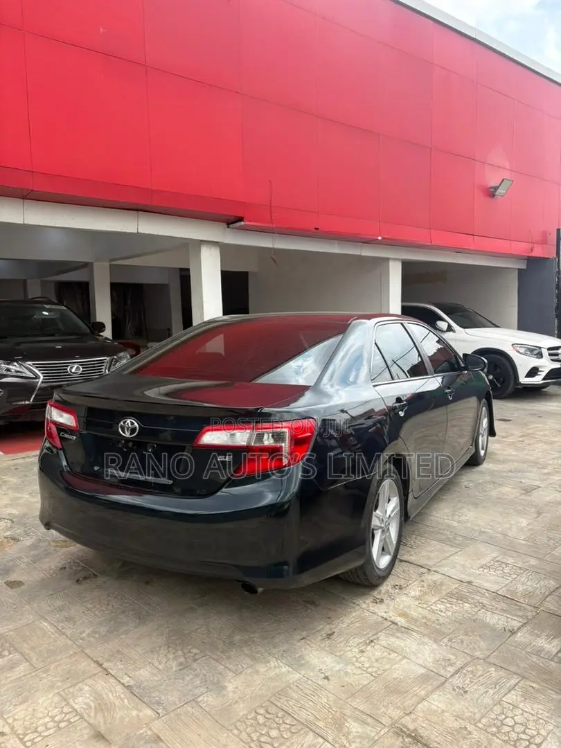 Toyota Camry SE 4dr Sedan (2.5L 4cyl 6A) 2013 Blue