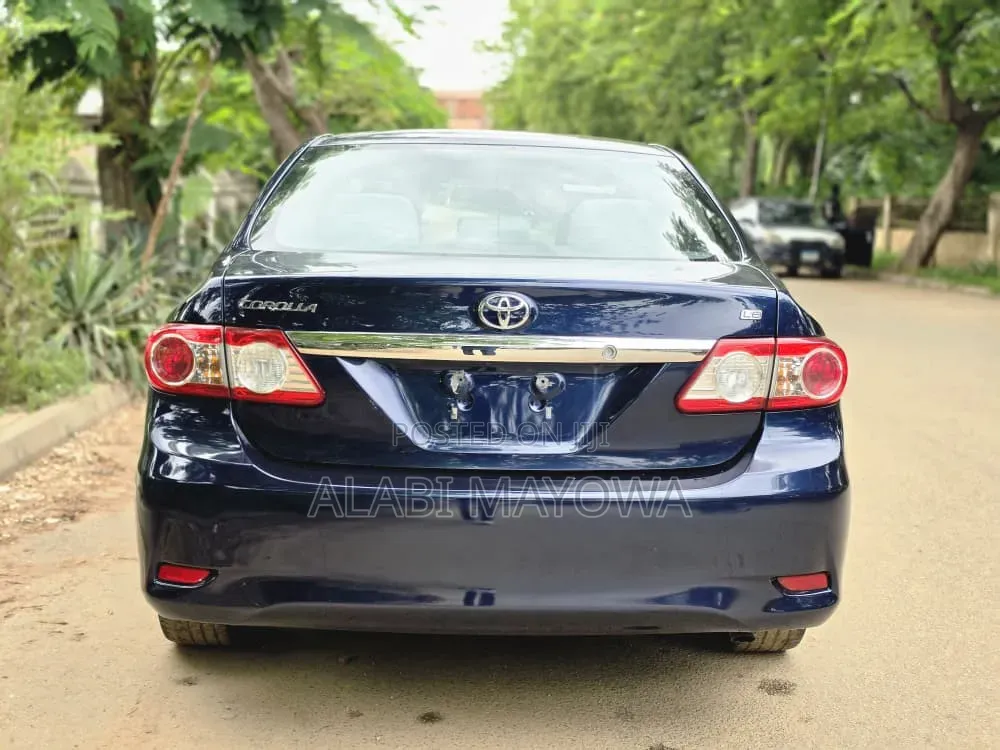 Toyota Corolla LE 4dr Sedan (1.8L 4cyl 4A) 2013 Blue