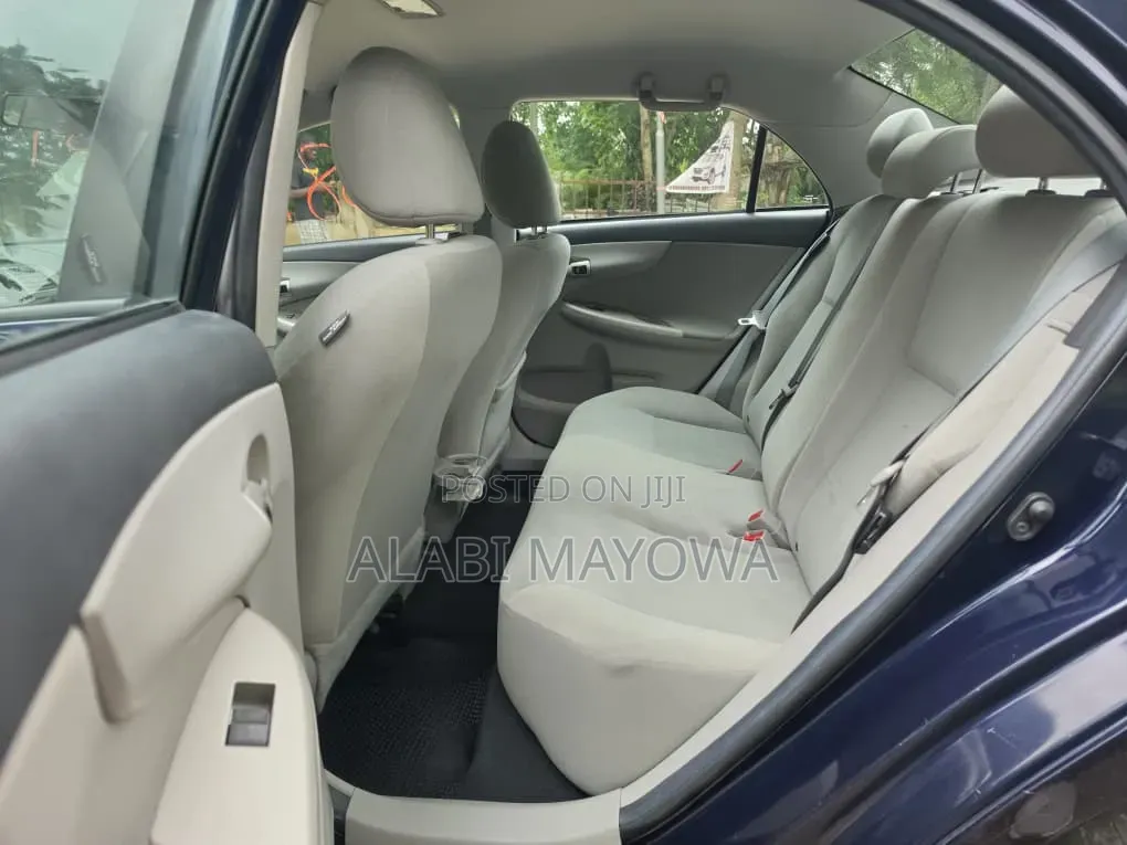 Toyota Corolla LE 4dr Sedan (1.8L 4cyl 4A) 2013 Blue