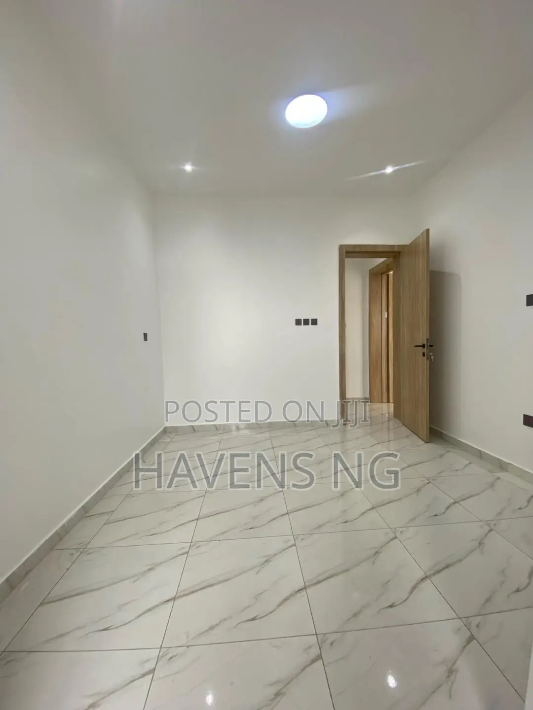 2bdrm Apartment in Lekki Phase 2 for sale