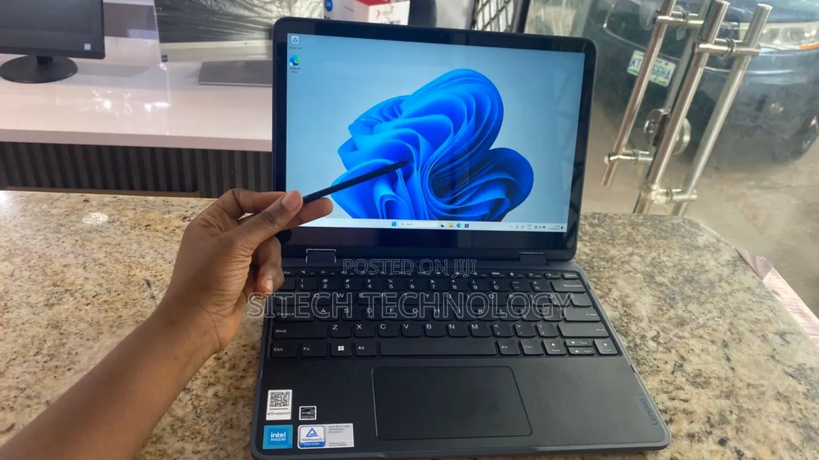 Laptop Lenovo 300e 4GB Intel Celeron SSD 128GB