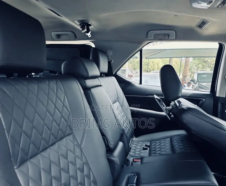 Toyota Fortuner 2.4 D AWD 2022 Black