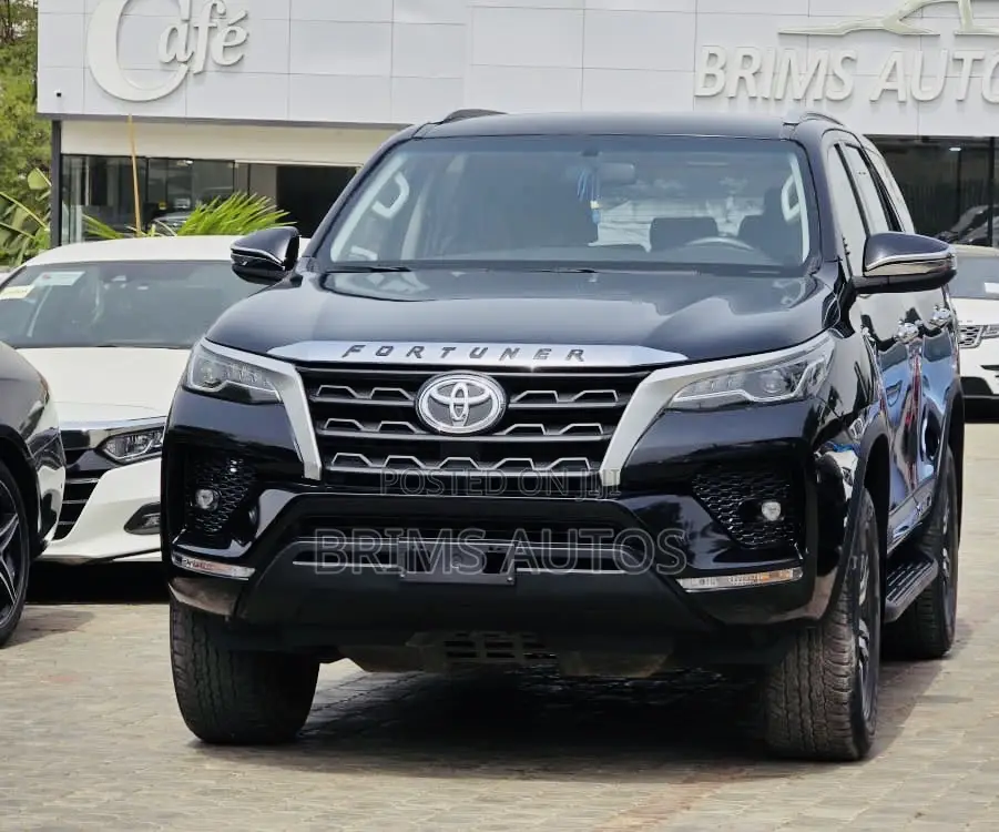 Toyota Fortuner 2.4 D AWD 2022 Black