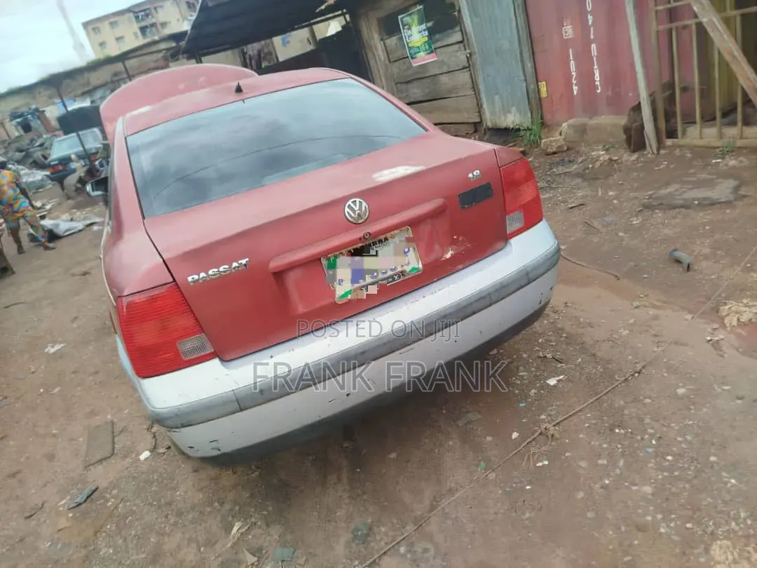 Volkswagen Passat 2000 Red