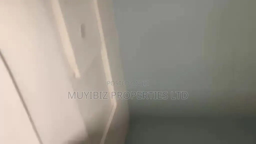 3bdrm Apartment in Oluyole for rent