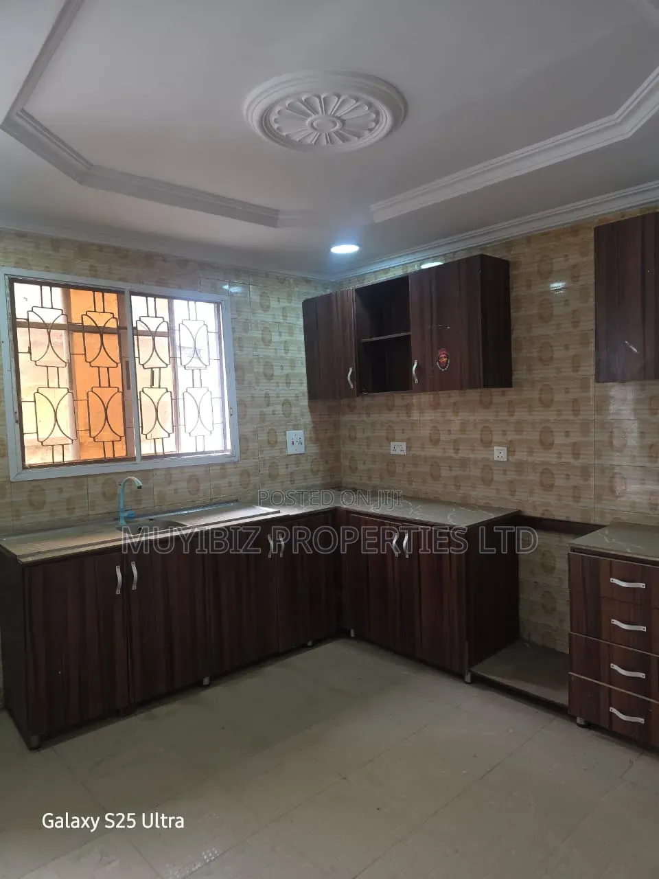 3bdrm Apartment in Oluyole for rent