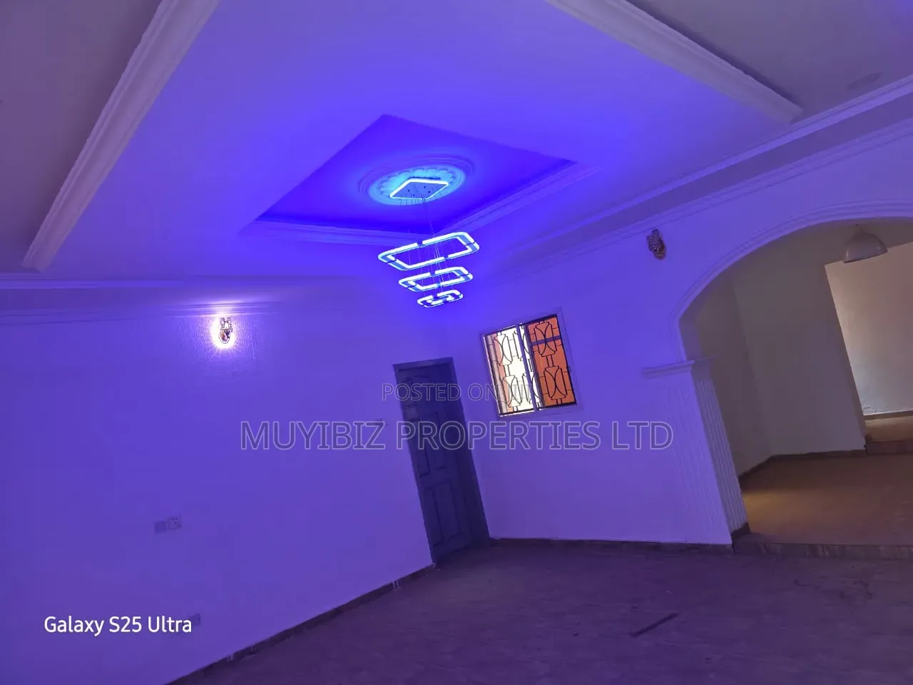 3bdrm Apartment in Oluyole for rent