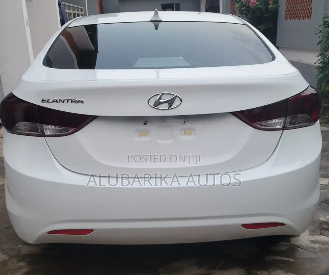 Hyundai Elantra 2012 White