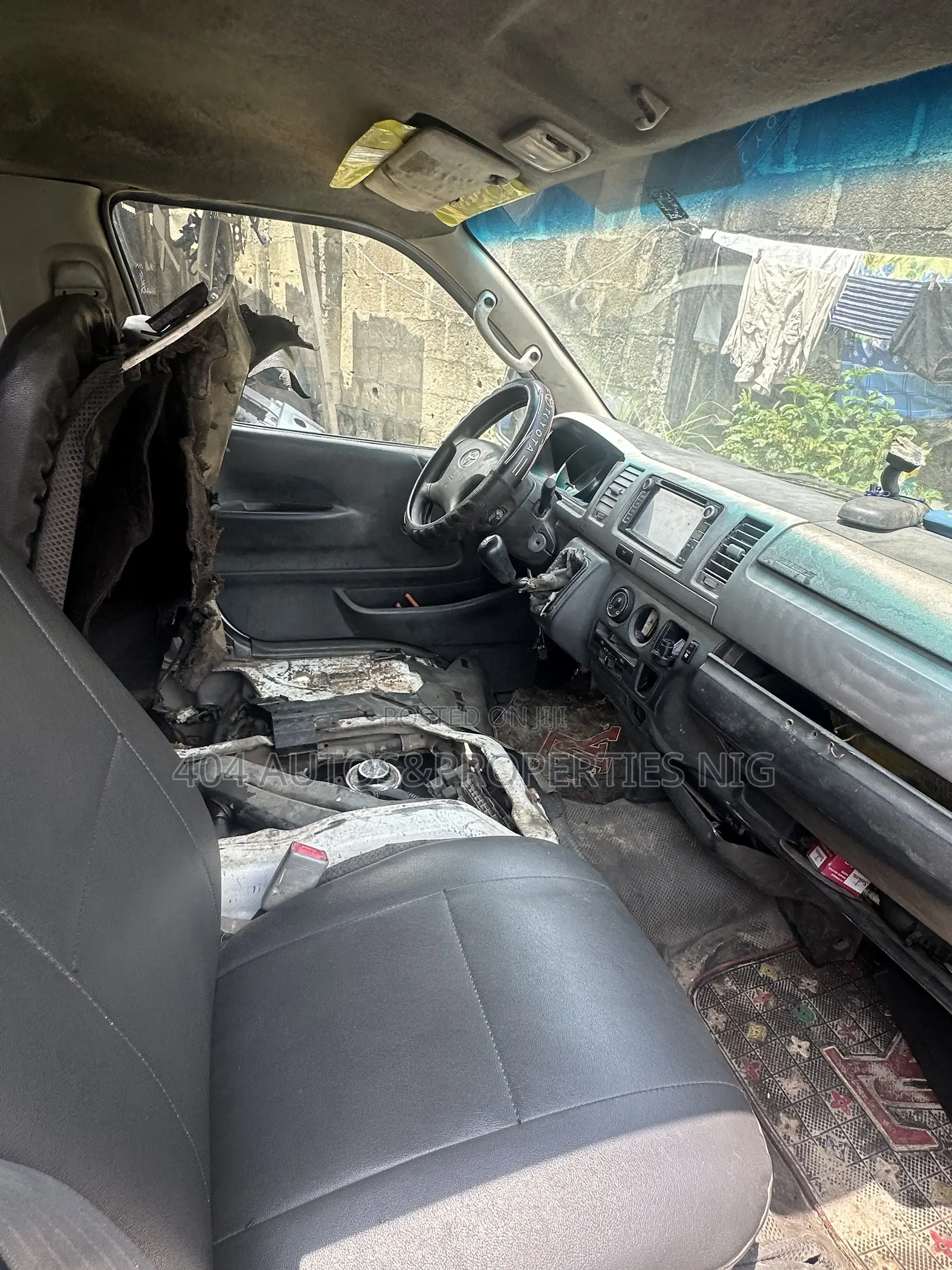 Toyota HiAce 2004 White