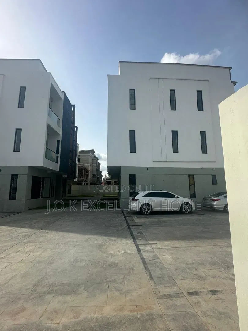 4bdrm Duplex in Adeniyi Jones for sale