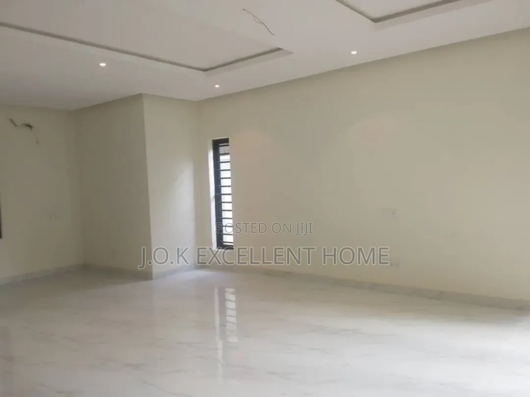 4bdrm Duplex in Adeniyi Jones for sale