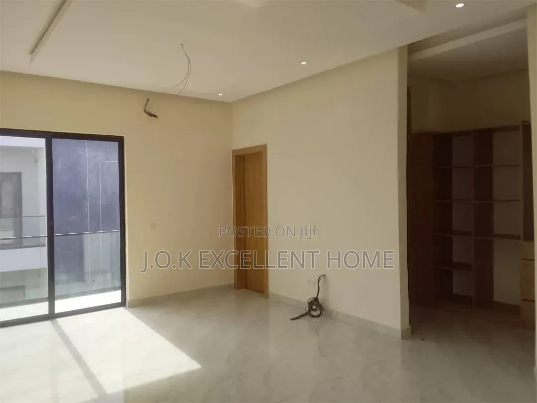 4bdrm Duplex in Adeniyi Jones for sale