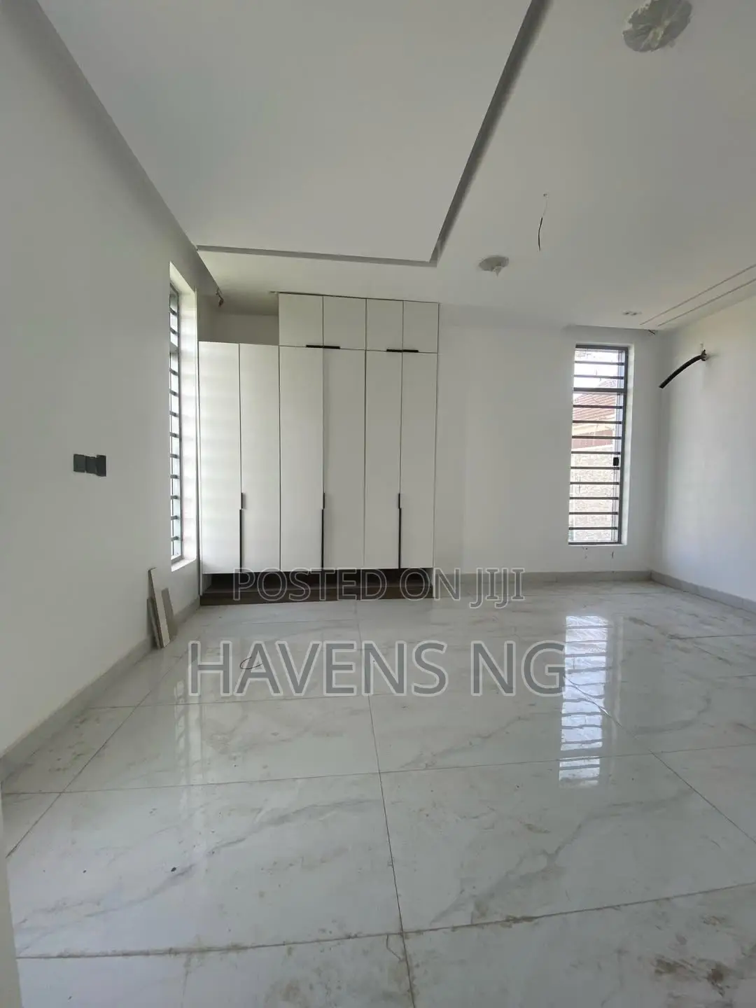 5bdrm Duplex in Ikota for sale