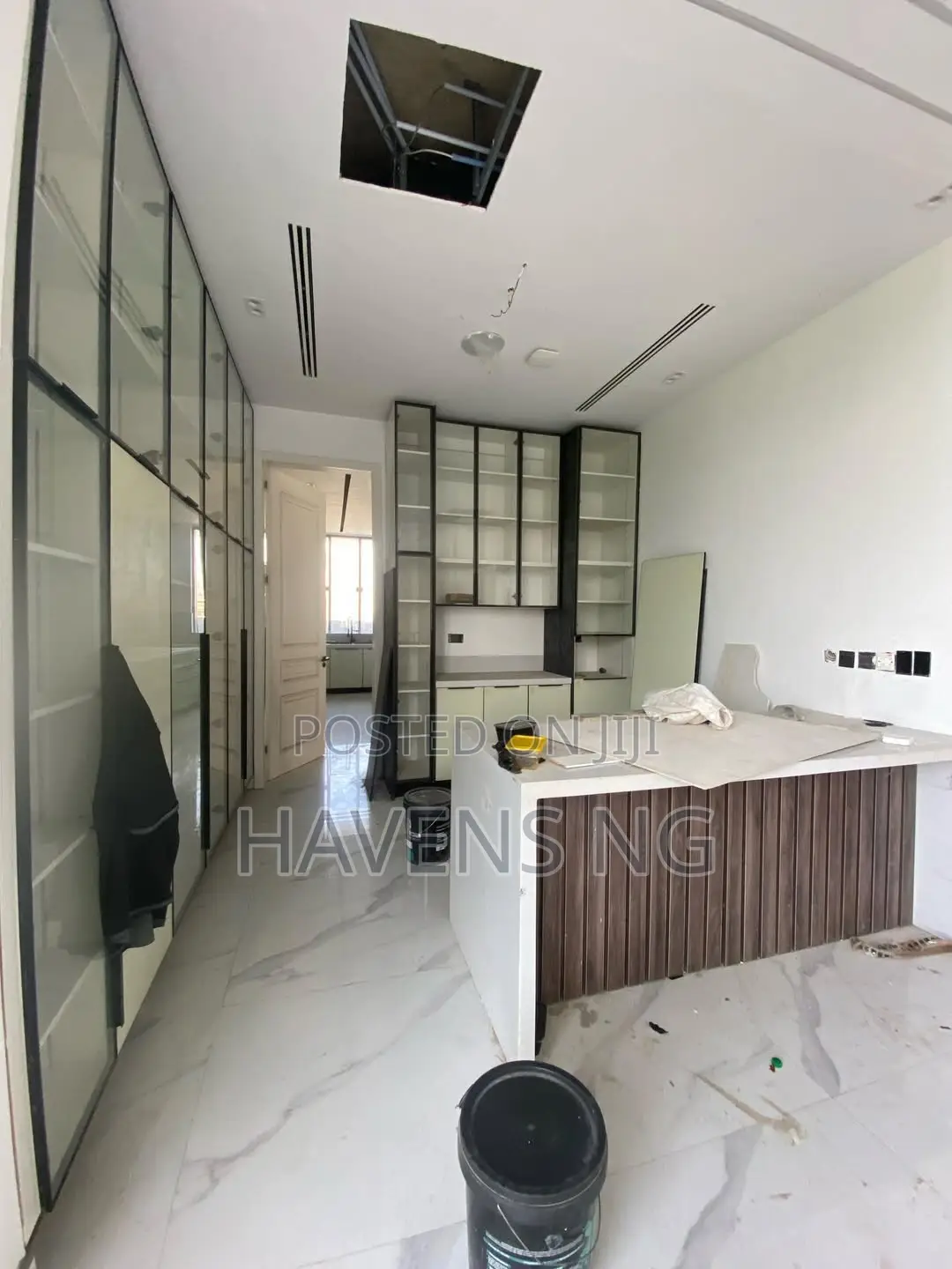 5bdrm Duplex in Ikota for sale
