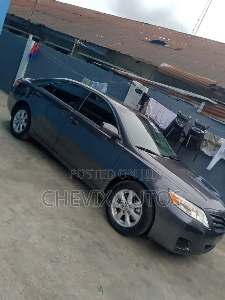 Toyota Camry 2011 Gray