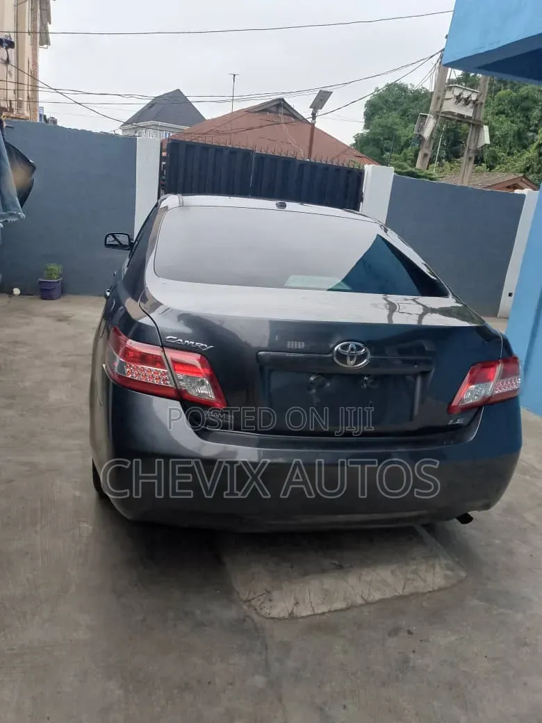 Toyota Camry 2011 Gray