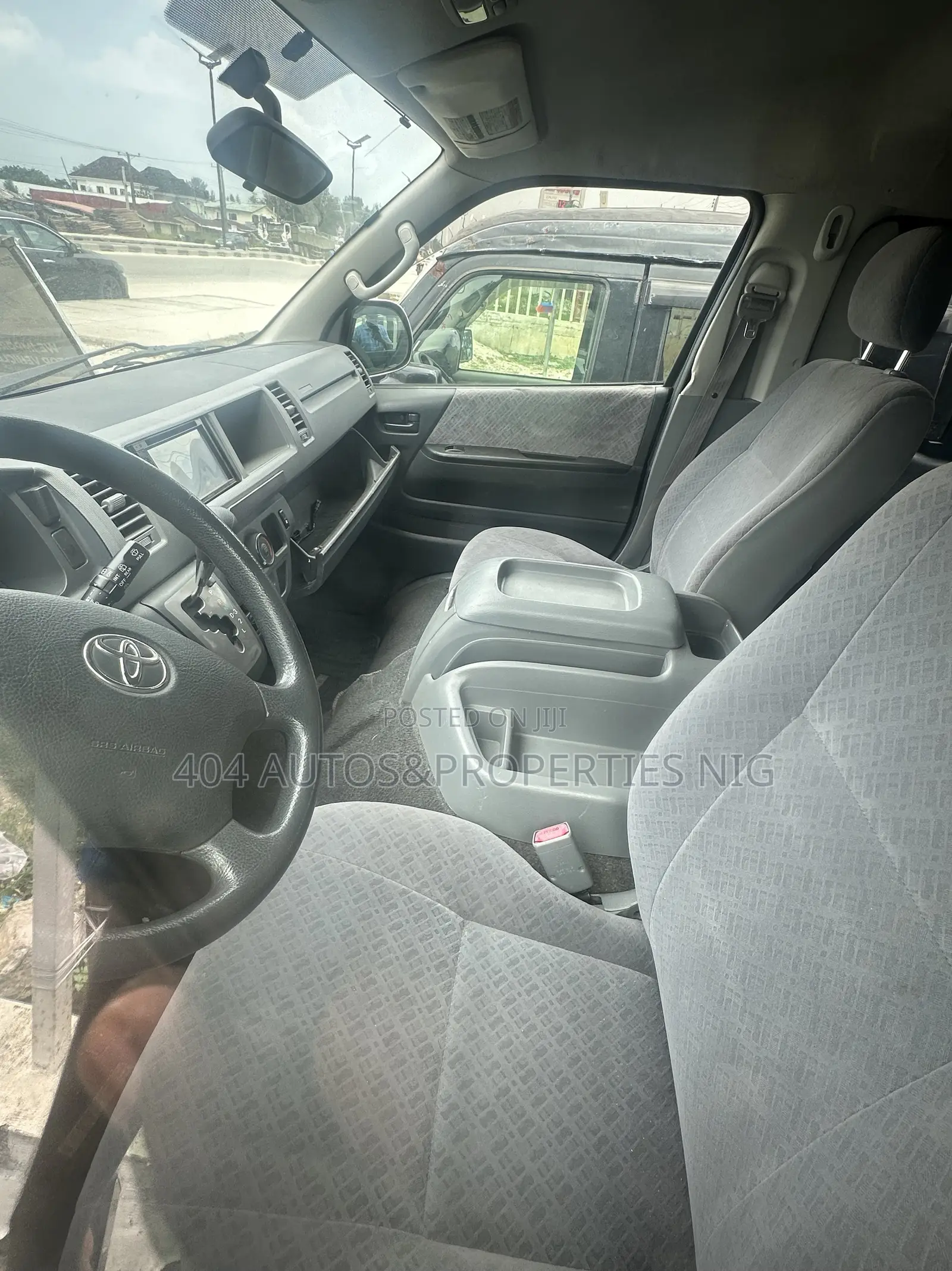 Toyota HiAce 2010 Black