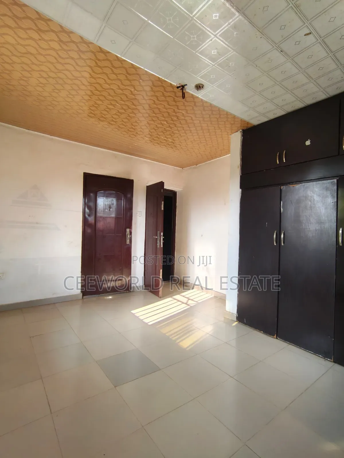 3bdrm Apartment in Olakunle Akala for rent