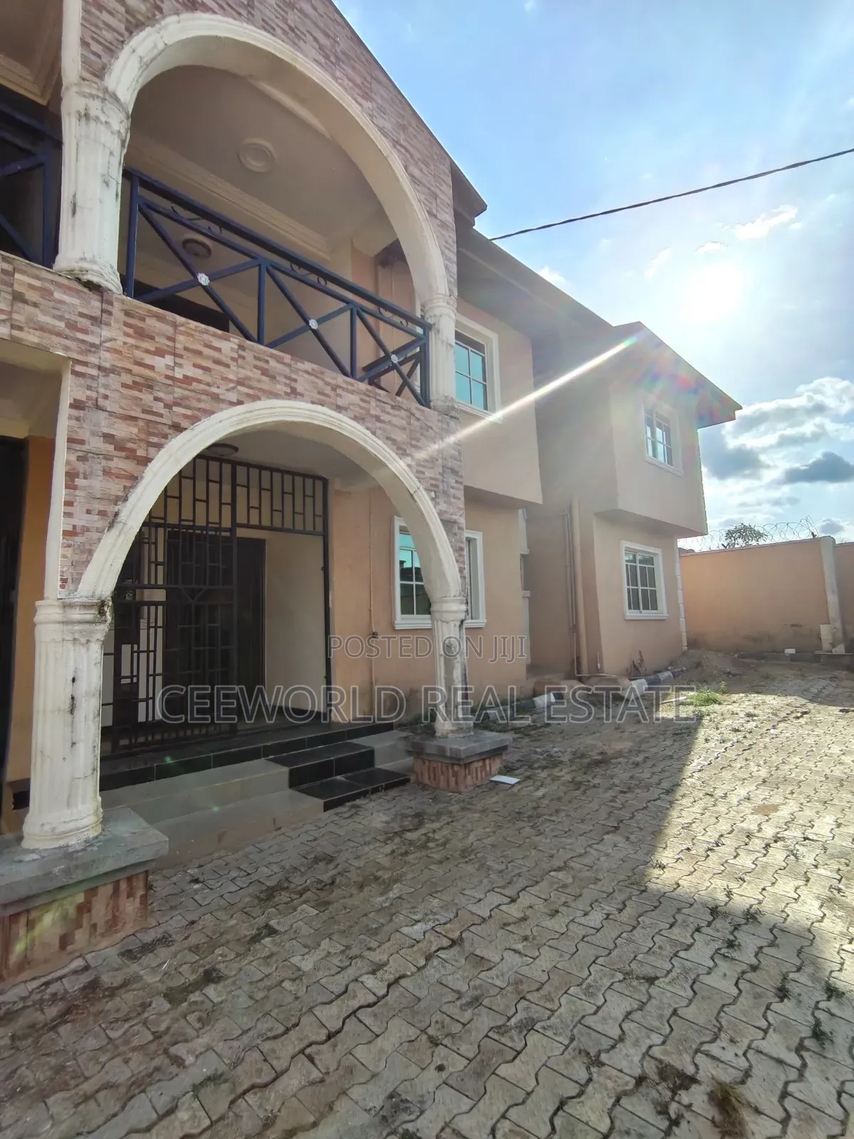 3bdrm Apartment in Olakunle Akala for rent