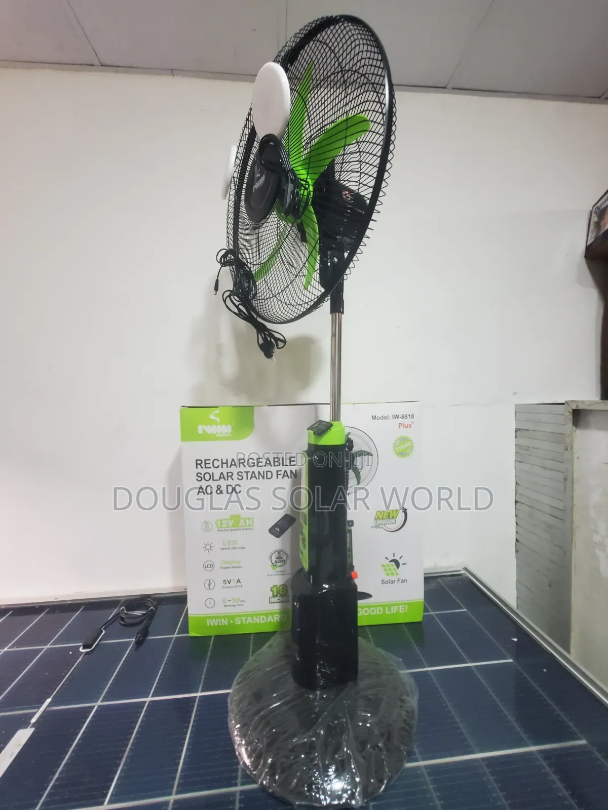 Iwin 18" Ac/Dc Solar Rechargeable Standing Fan
