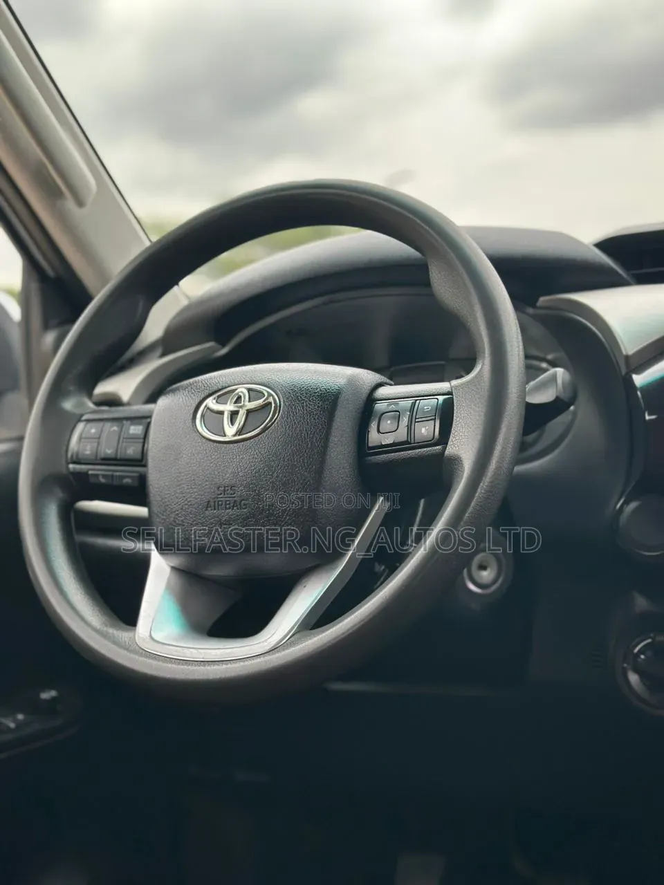 Toyota Hilux 2021 White