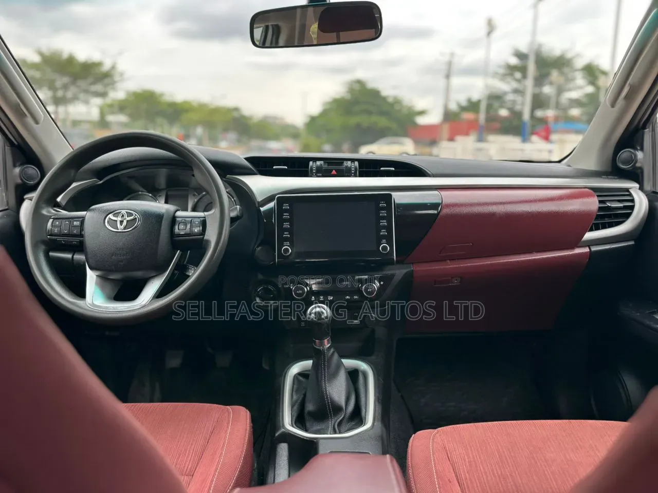 Toyota Hilux 2021 White