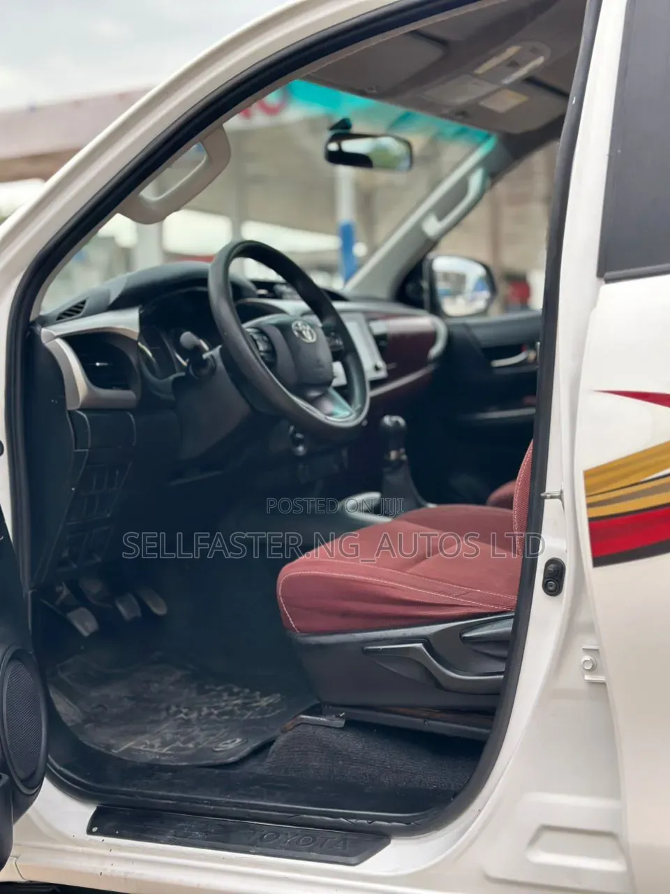 Toyota Hilux 2021 White