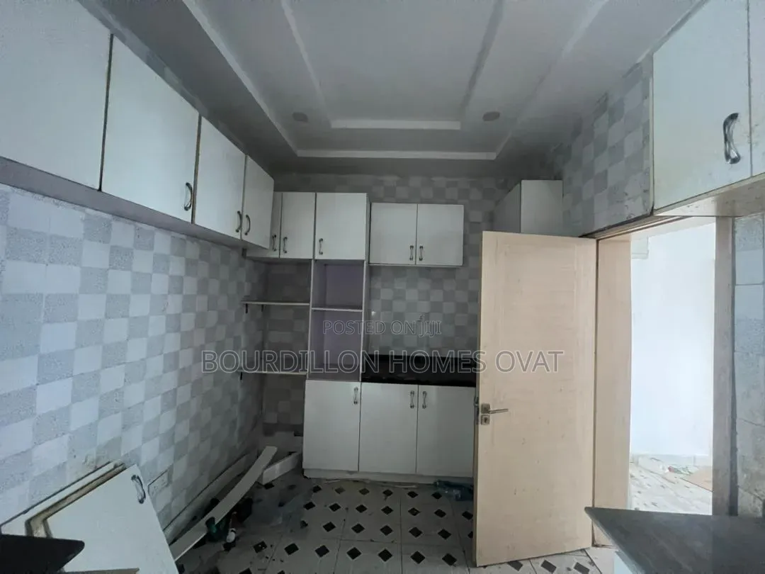 4bdrm Duplex in Ikota Villa Estate for sale